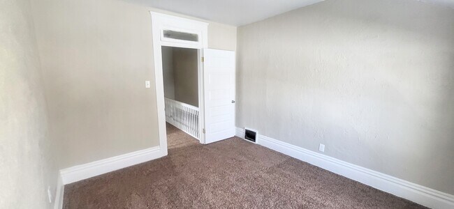 Building Photo - 215 W Masterson Ave