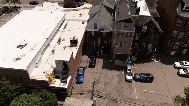 Building Photo - 1674 Beacon St