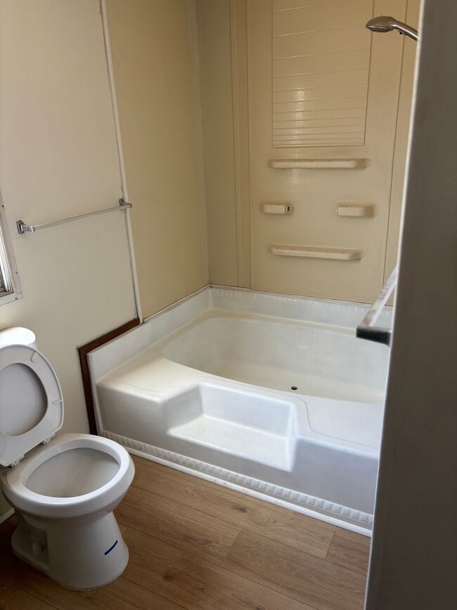 Building Photo - Beautiful fully remodeled 3 bedroom