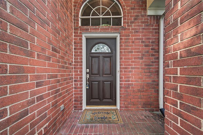 Building Photo - 14135 Swallowfield Dr