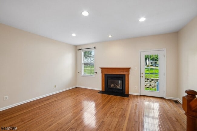 Building Photo - 533 Coventry Dr