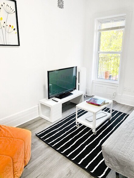 Building Photo - 206 W 138th St