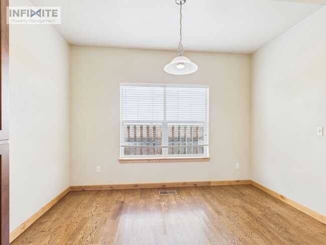 Building Photo - 3 Bedroom with Attached Garage