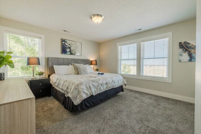 Building Photo - 5032 Bear Trap Dr