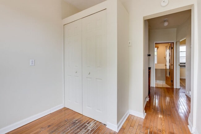 Building Photo - 325 Alice St