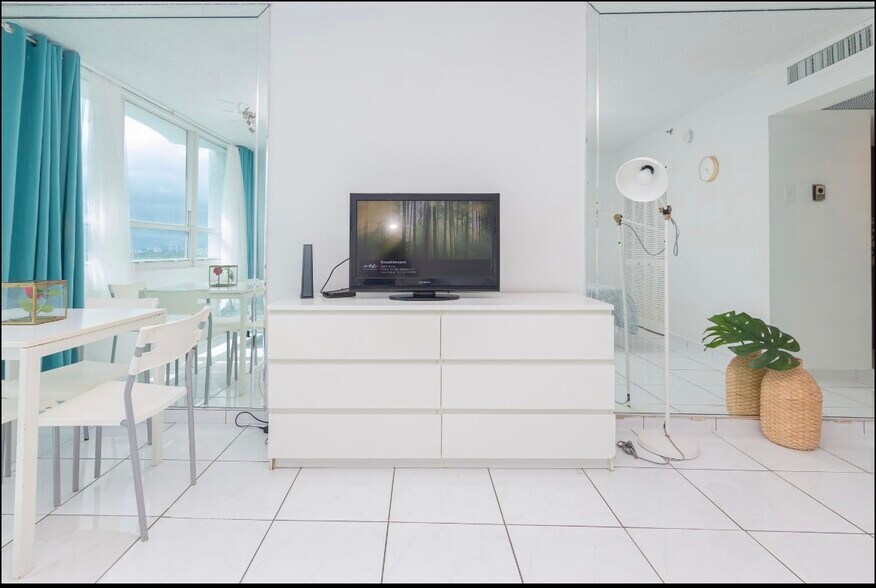 Building Photo - 5445 Collins Ave