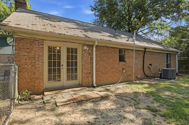 Building Photo - 131 Cypress Dr