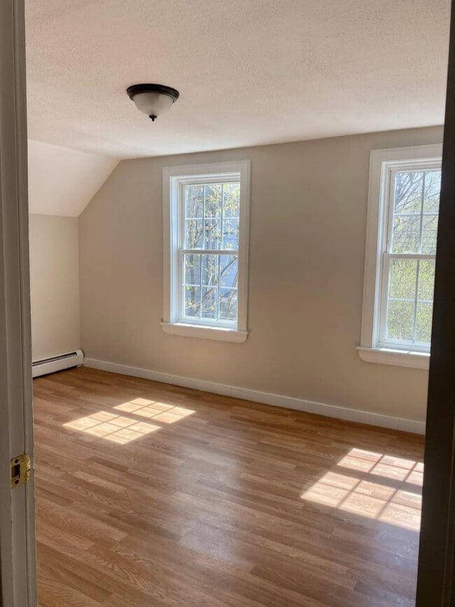 Building Photo - 14 Springfield Ct