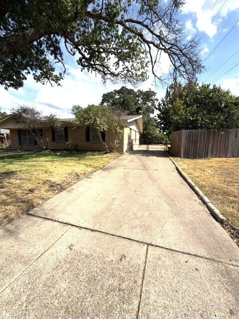 Building Photo - 6100 Haden Dr