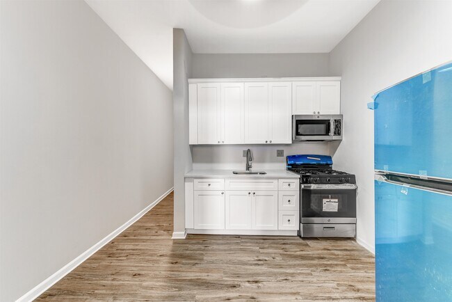 Building Photo - 193 Ogden Ave.