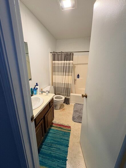 Building Photo - K6 Stonehedge Dr