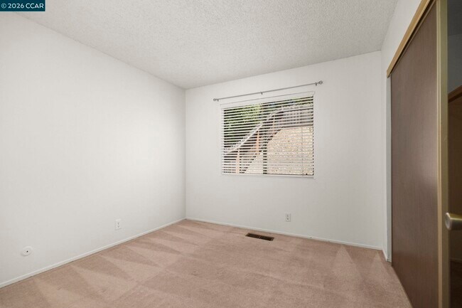 Building Photo - 340 Borica Dr
