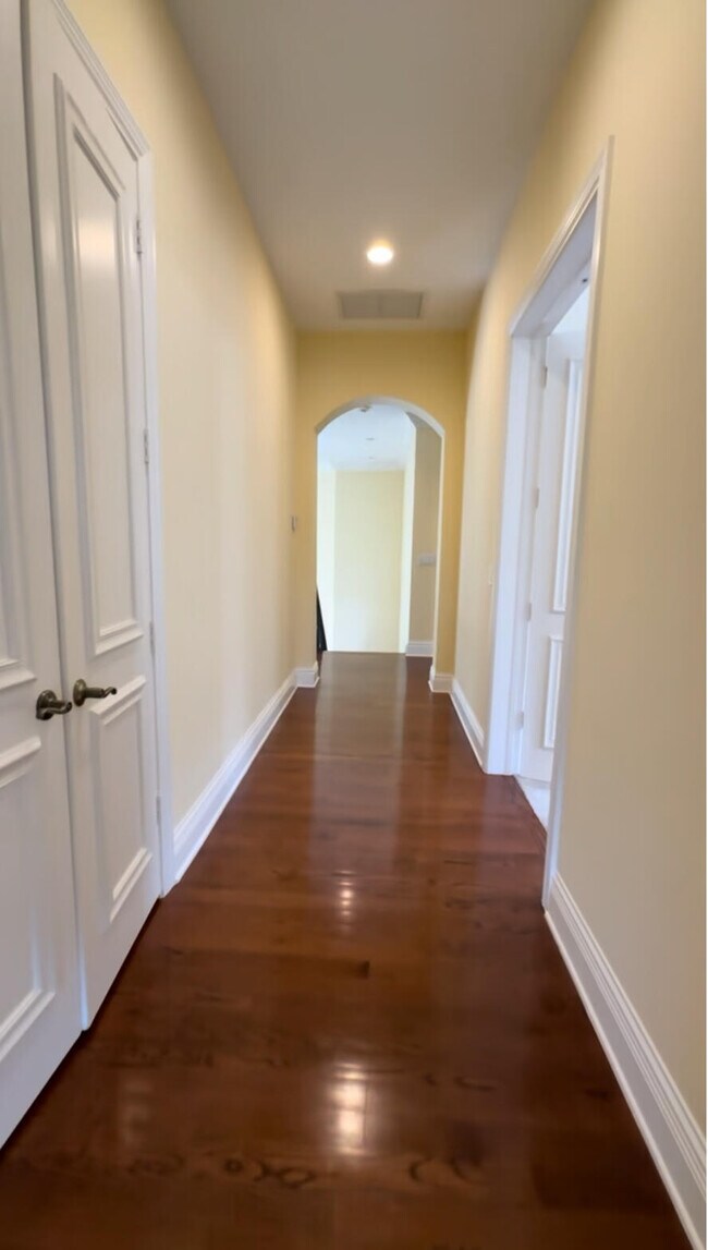 Building Photo - 9407 Bridgebrook Dr