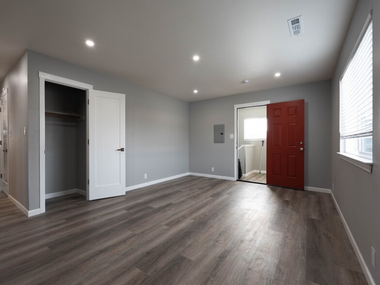 Building Photo - 2456 88th Ave