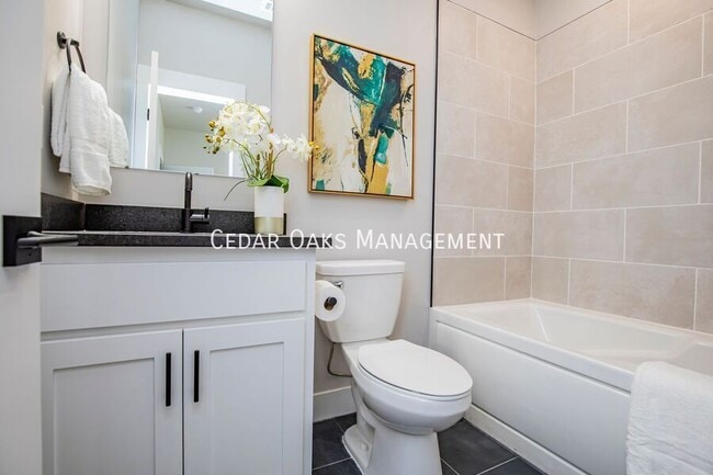 Building Photo - 122 E Mountain St