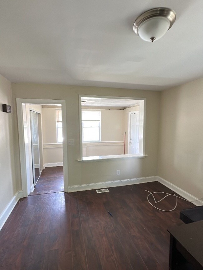 Building Photo - 558 Cincinnati Ave