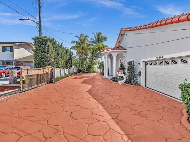 Building Photo - 12904 Banyan Rd