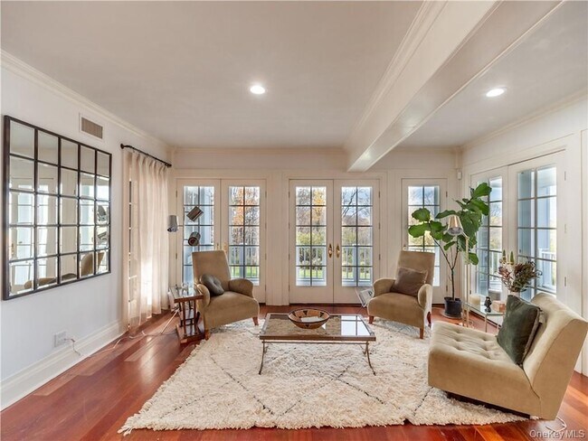 Building Photo - 244 W Mt Airy Rd