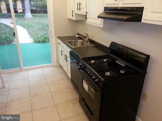 Building Photo - 326 Garner Ave