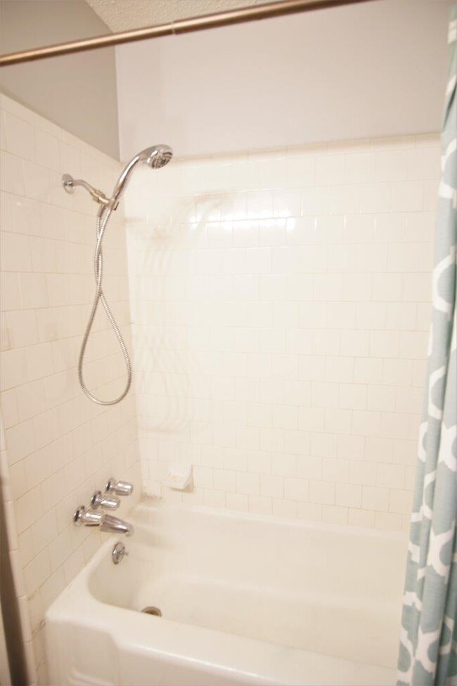 Building Photo - 812 W Silver Meadow Dr
