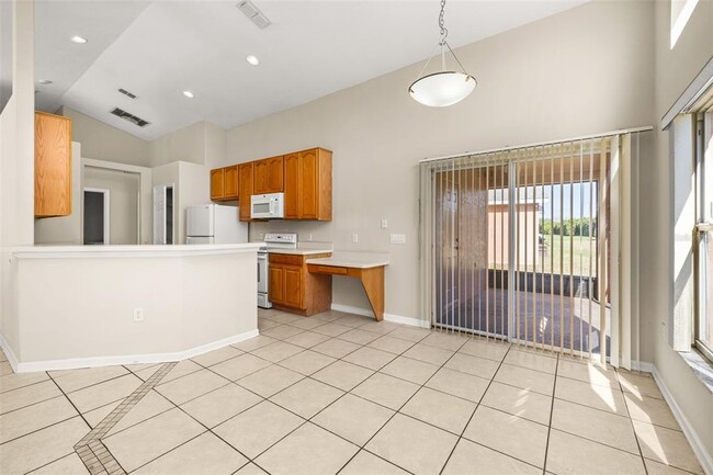 Building Photo - 3145 Stonehurst Cir