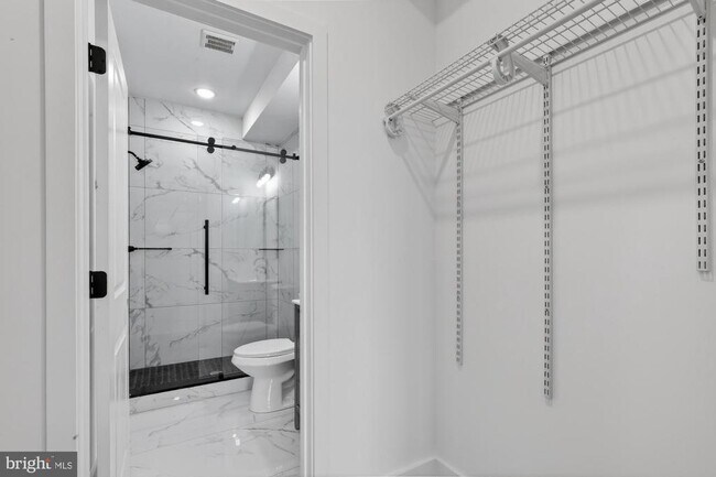 Building Photo - 2333 E York St