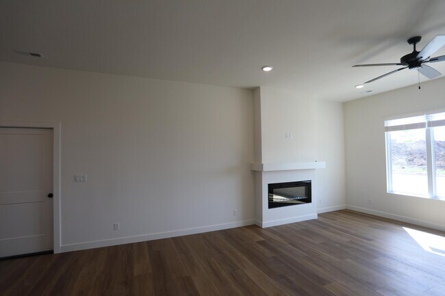 Building Photo - 4413 Royal County Rd