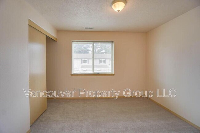 Building Photo - 4000 NE 109th Ave