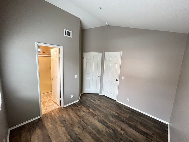 Building Photo - Nicely Upgraded 4 Bed 3 Bath Home in Gated Community in Anaheim