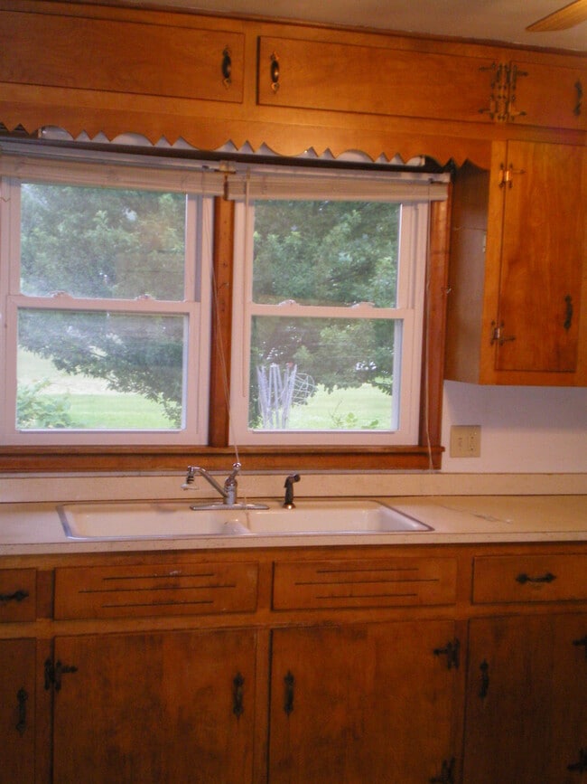 Building Photo - 1291 Brown Ave