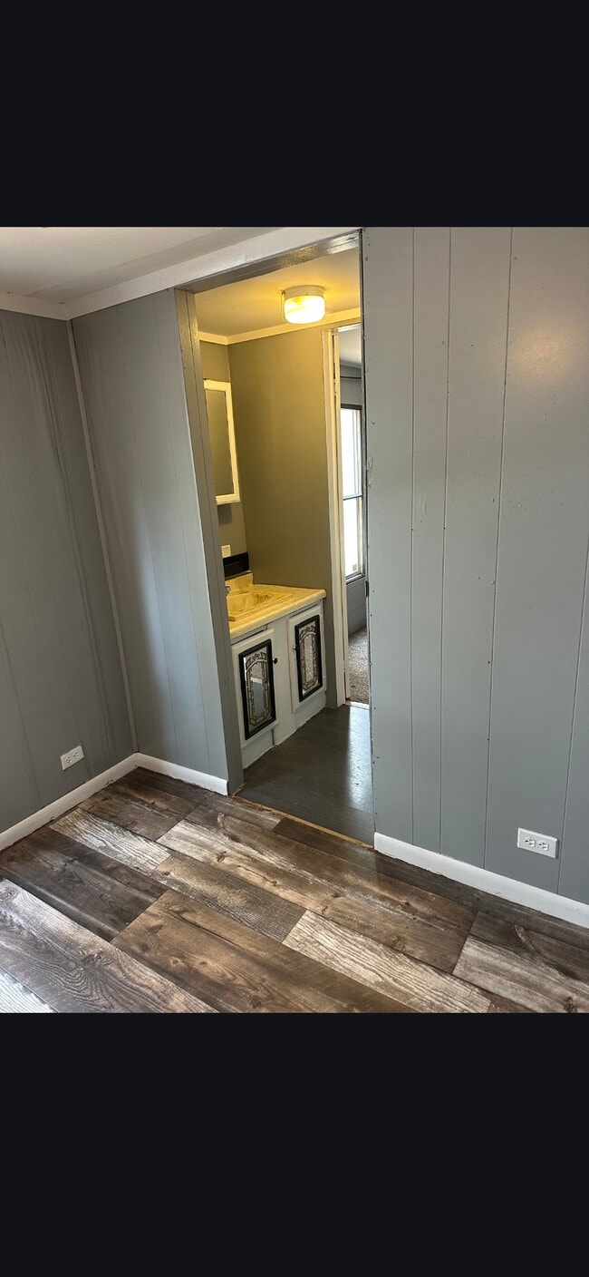 Building Photo - 8910 Via Ln