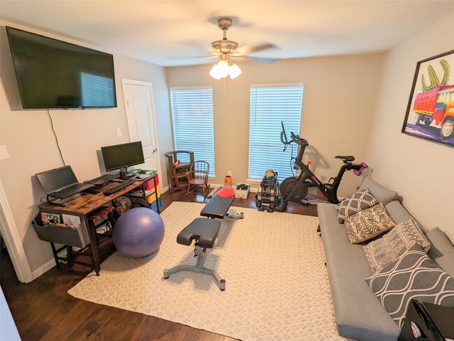 Building Photo - 13374 Trail Hollow Dr