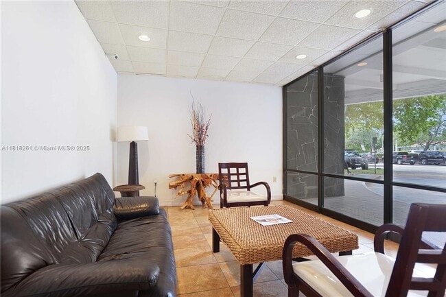 Building Photo - 6900 Bay Dr