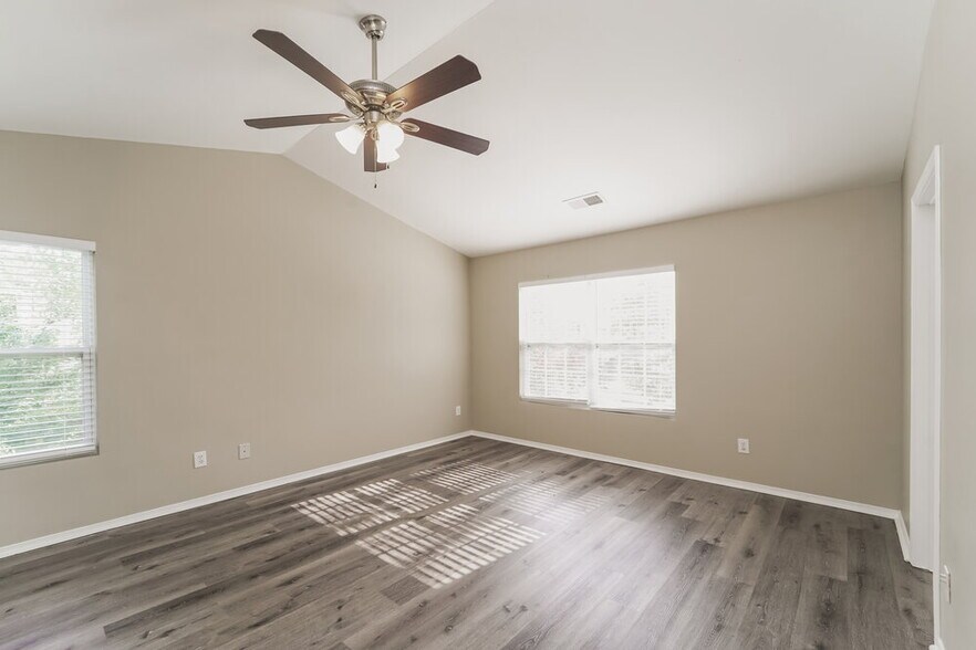 Building Photo - 3804 Larkhaven Village Dr