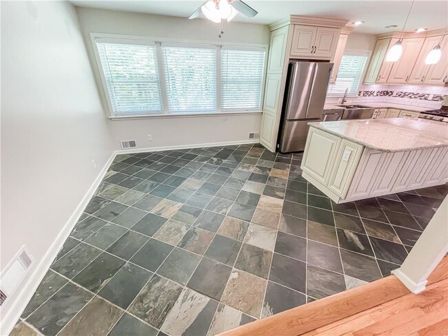 Building Photo - 2307 Rubart Dr