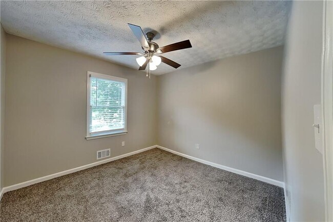 Building Photo - 77 Breckenridge Dr
