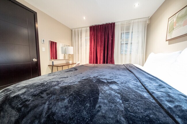 Building Photo - 5 W 101st St