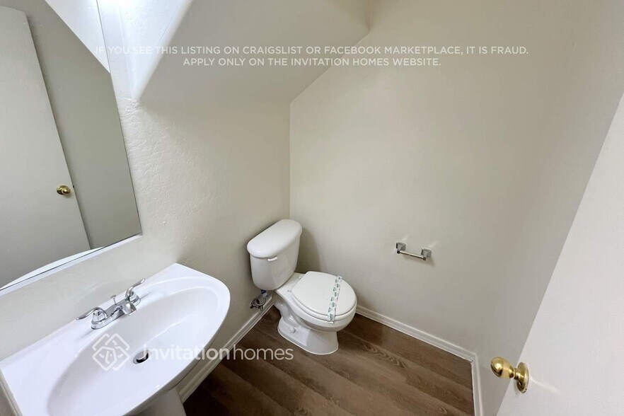 Building Photo - 17131 W Tara Ln