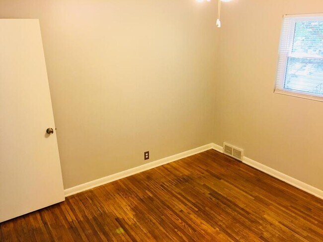 Building Photo - 5624 Lake St