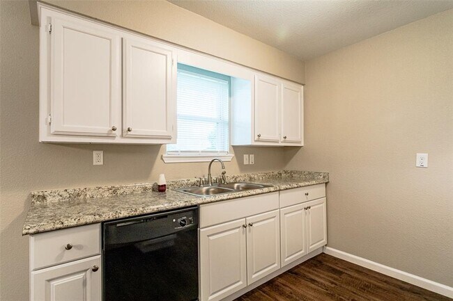 Building Photo - 10541 Cradlerock Dr