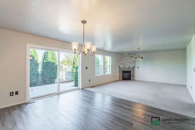 Building Photo - 4 Bed 2 Bath home for rent