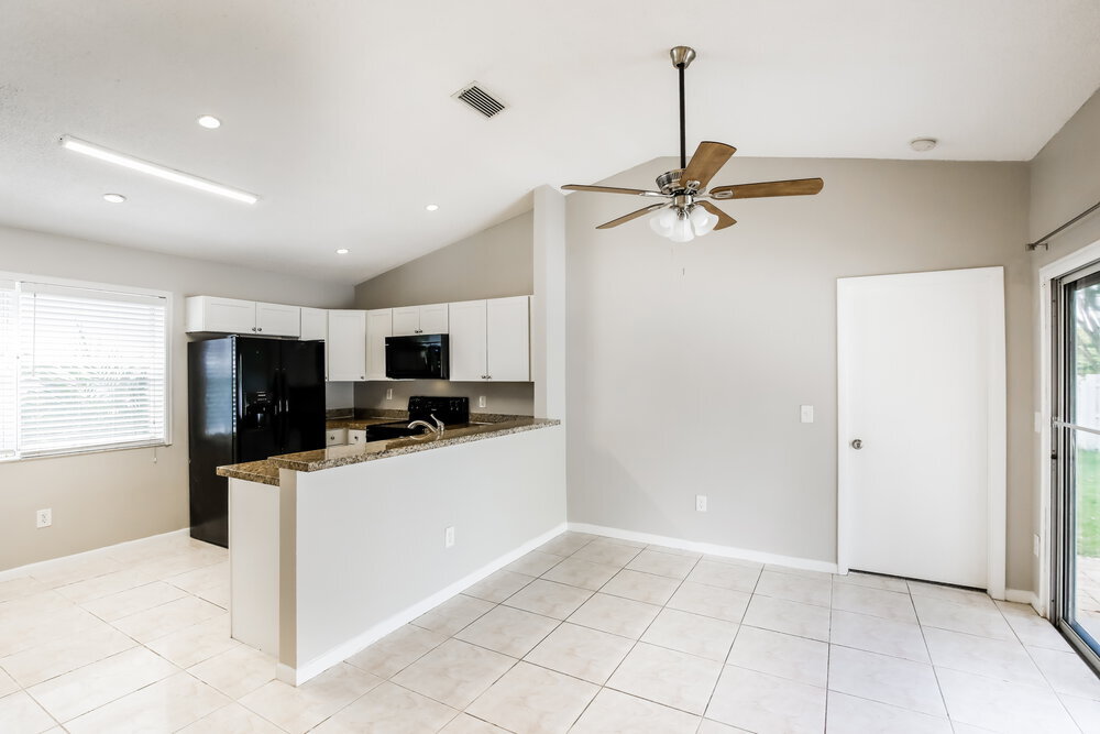 Building Photo - 9845 NW 9th Ct