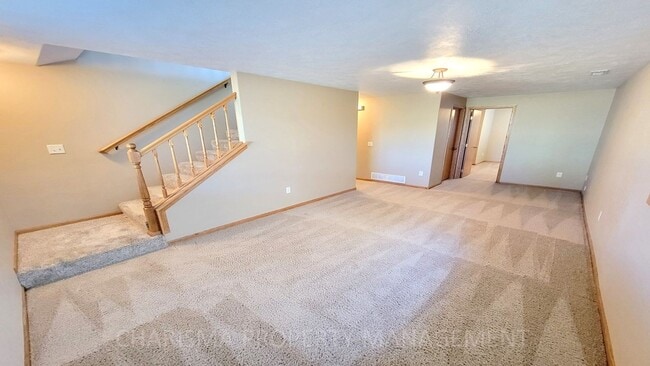 Building Photo - 3 BA, 2 BA TOWNHOME THAT IS SPACIOUS LIKE A HOUSE! AMENITY FILLED!