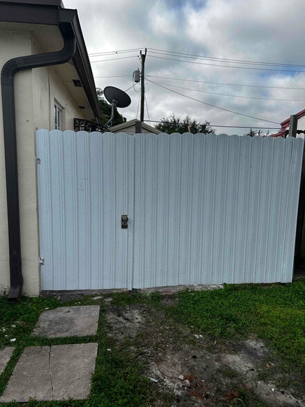 Building Photo - 7848 SW 35th Terrace