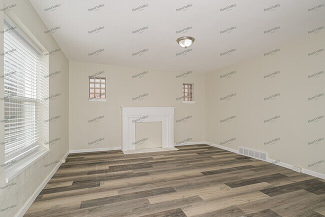 Building Photo - 1100 Mona Dr