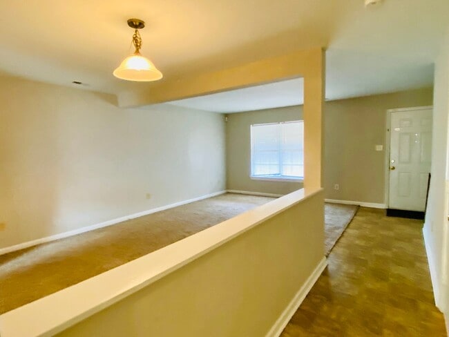 Building Photo - Adorable 3 bdrm/1.5 bath Home Located Clos...