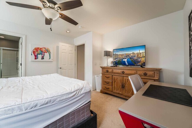 Building Photo - CHARMING FULLY FURNISHED 2 BEDROOM!