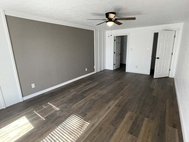 Building Photo - 1642 Hillwood Dr