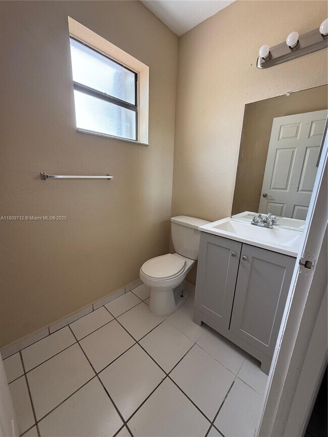 Building Photo - 3208 San Remo Cir