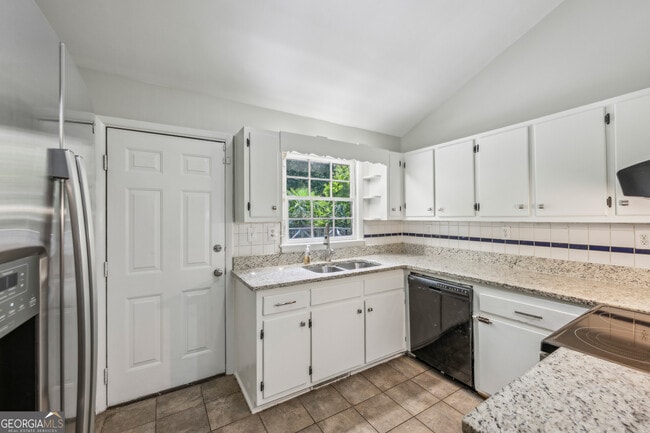 Building Photo - 2762 Dresden Dr NE